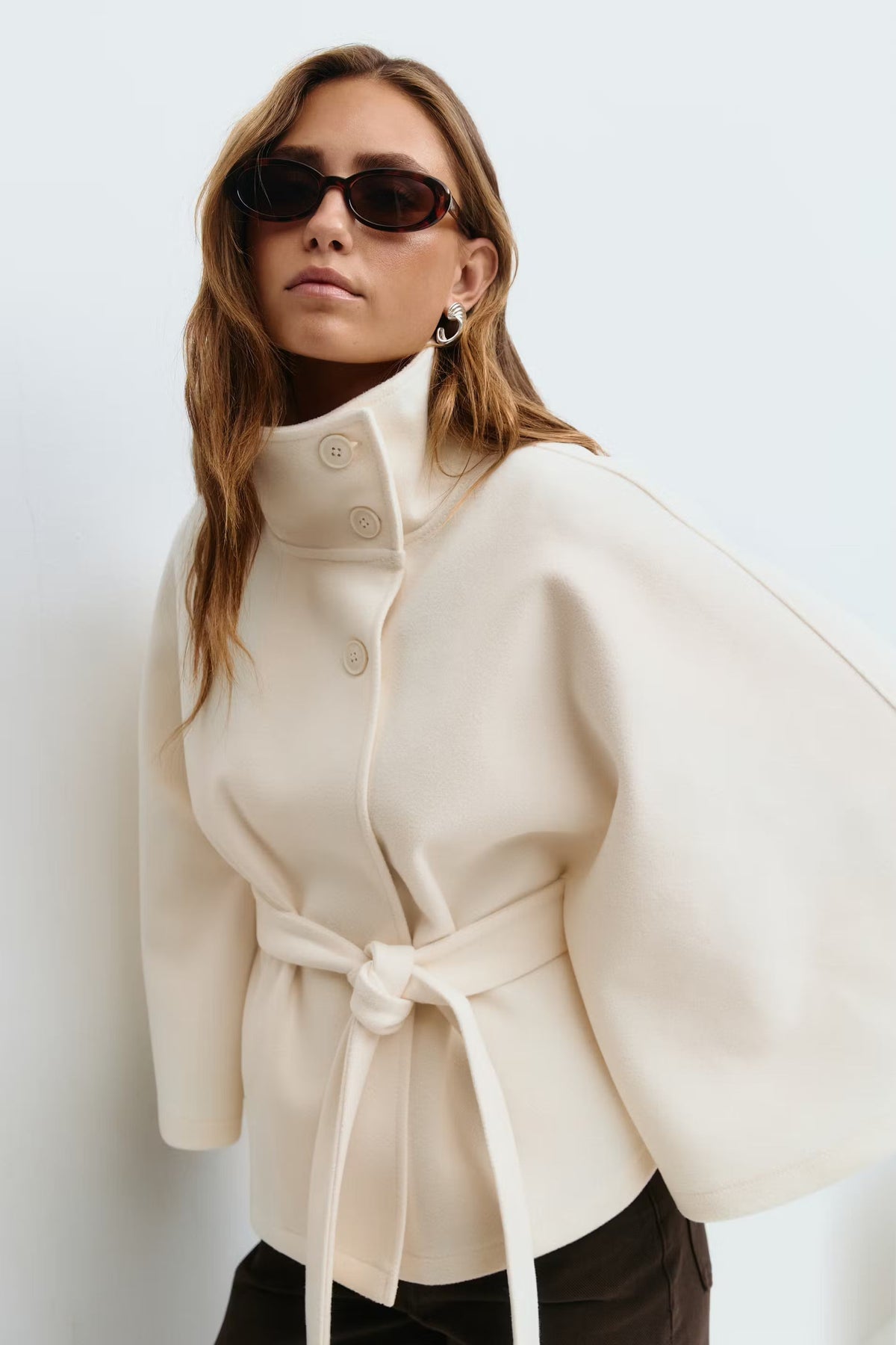 Paola | Cappa Elegante con Collo Alto e Cintura
