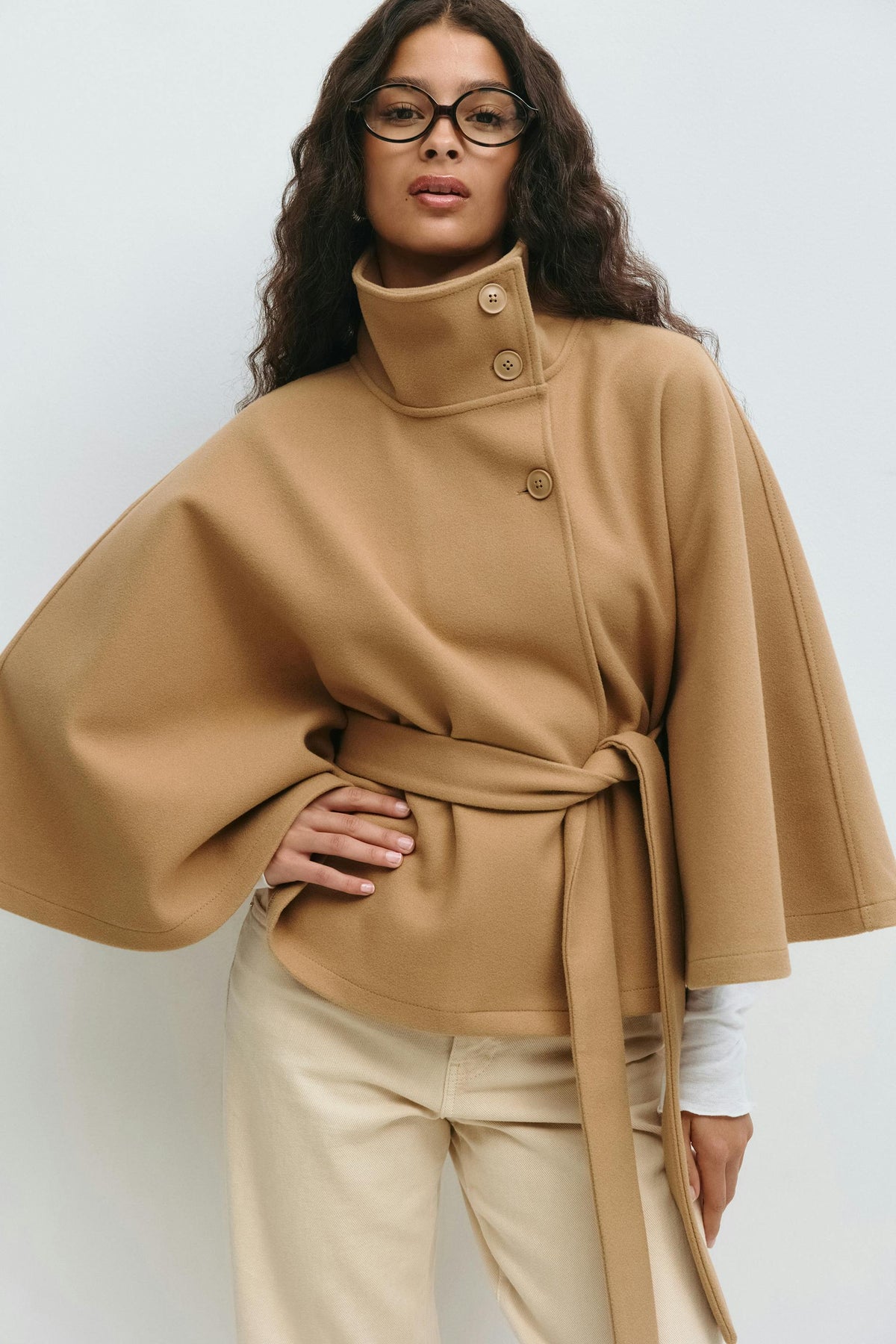 Paola | Cappa Elegante con Collo Alto e Cintura