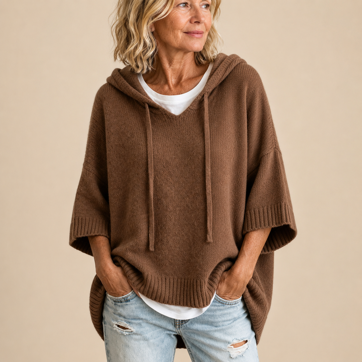 Ottavia | Poncho in Maglia con Cappuccio e Maniche a Tre Quarti
