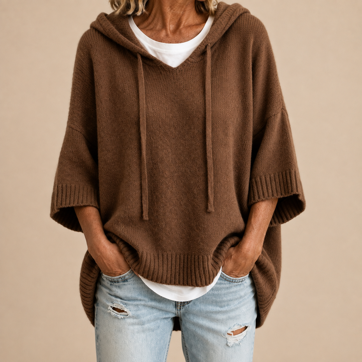 Ottavia | Poncho in Maglia con Cappuccio e Maniche a Tre Quarti