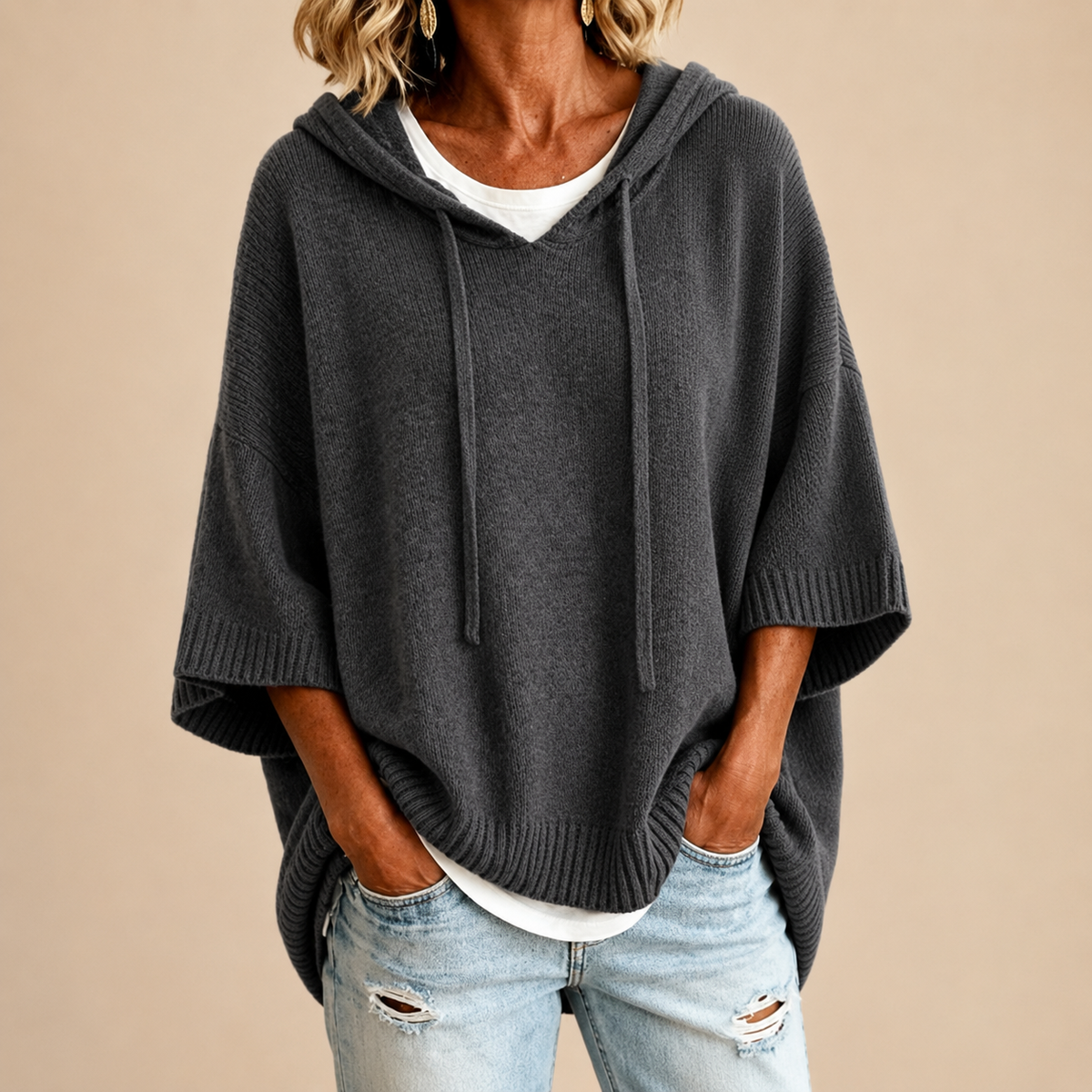 Ottavia | Poncho in Maglia con Cappuccio e Maniche a Tre Quarti