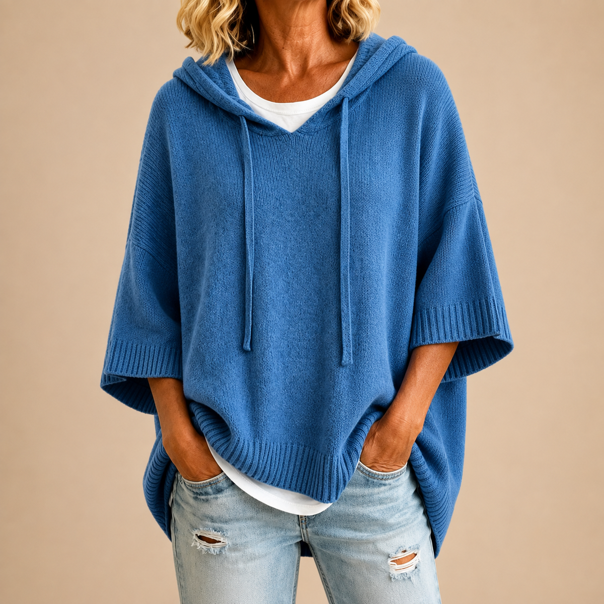 Ottavia | Poncho in Maglia con Cappuccio e Maniche a Tre Quarti