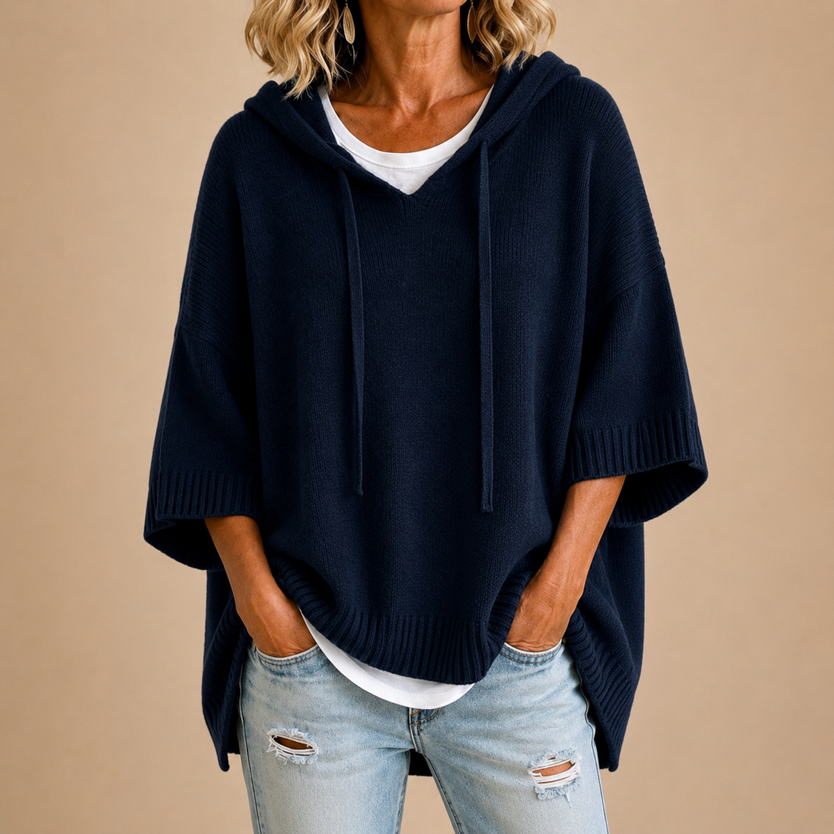 Ottavia | Poncho in Maglia con Cappuccio e Maniche a Tre Quarti