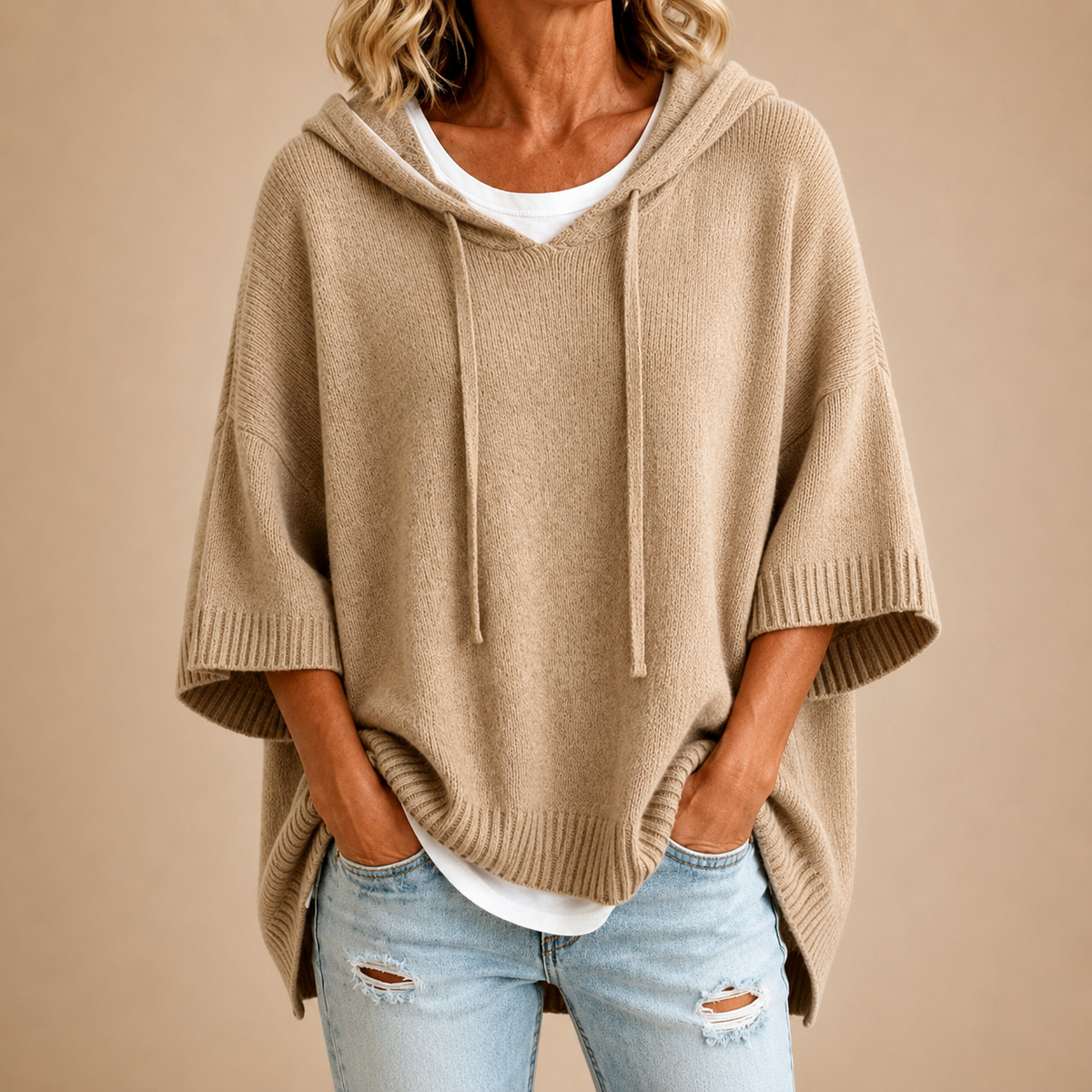 Ottavia | Poncho in Maglia con Cappuccio e Maniche a Tre Quarti