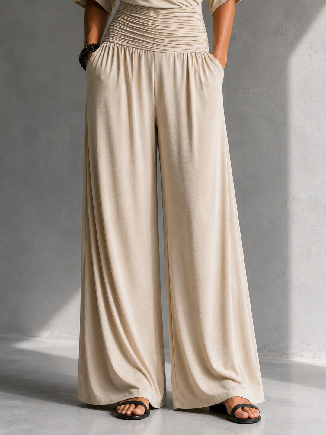 Alia | Combinazione elegante con effetto portafoglio e gambe larghe