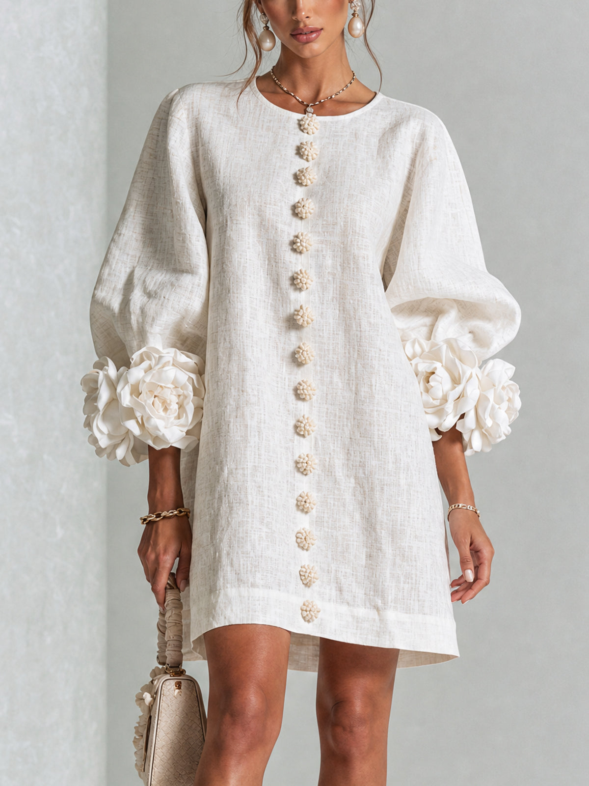 Chiara | Abito Mini in Misto Lino con Polsini a Rosa, Bianco
