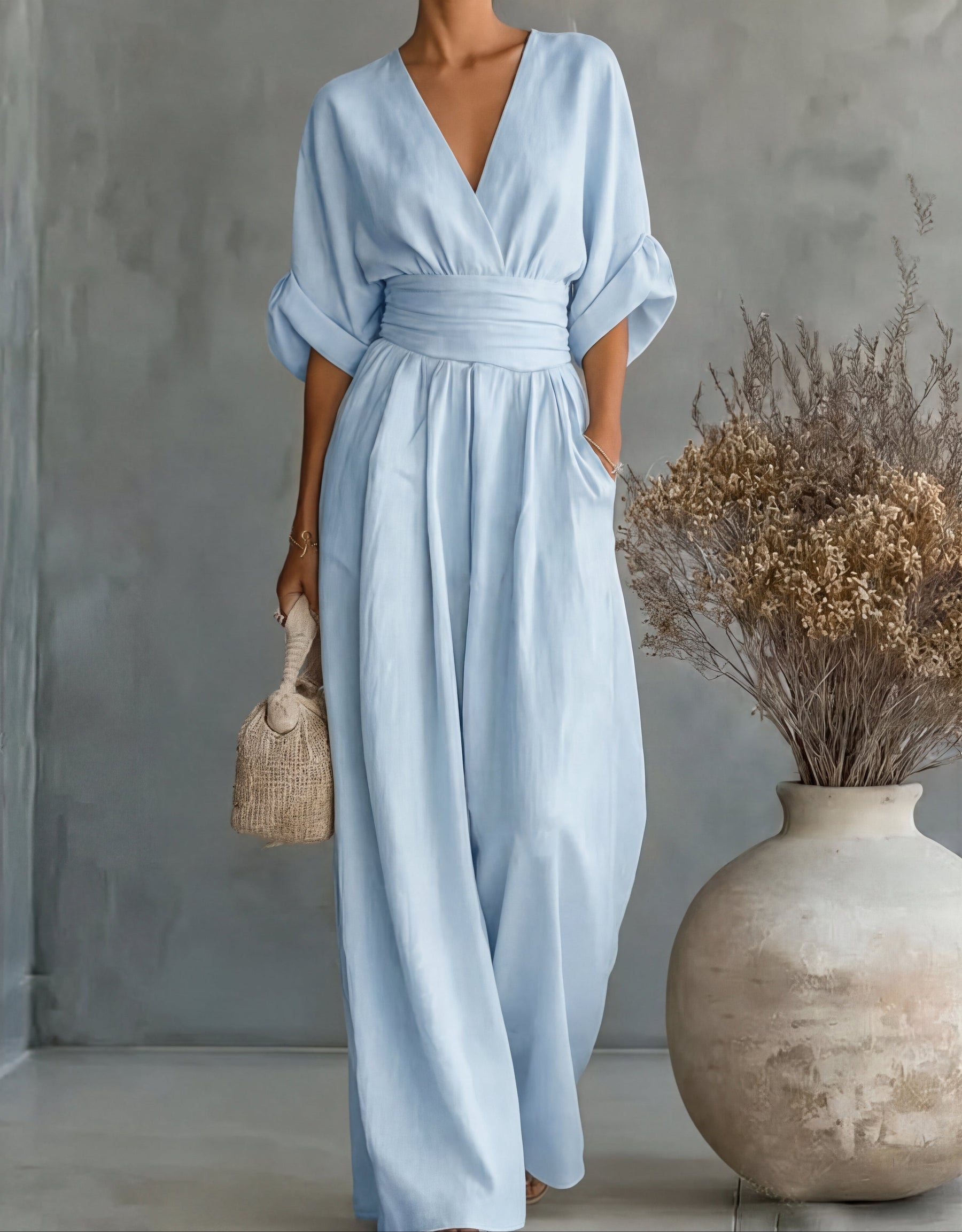 Daniela - Mono elegante con scollatura a V e gamba larga