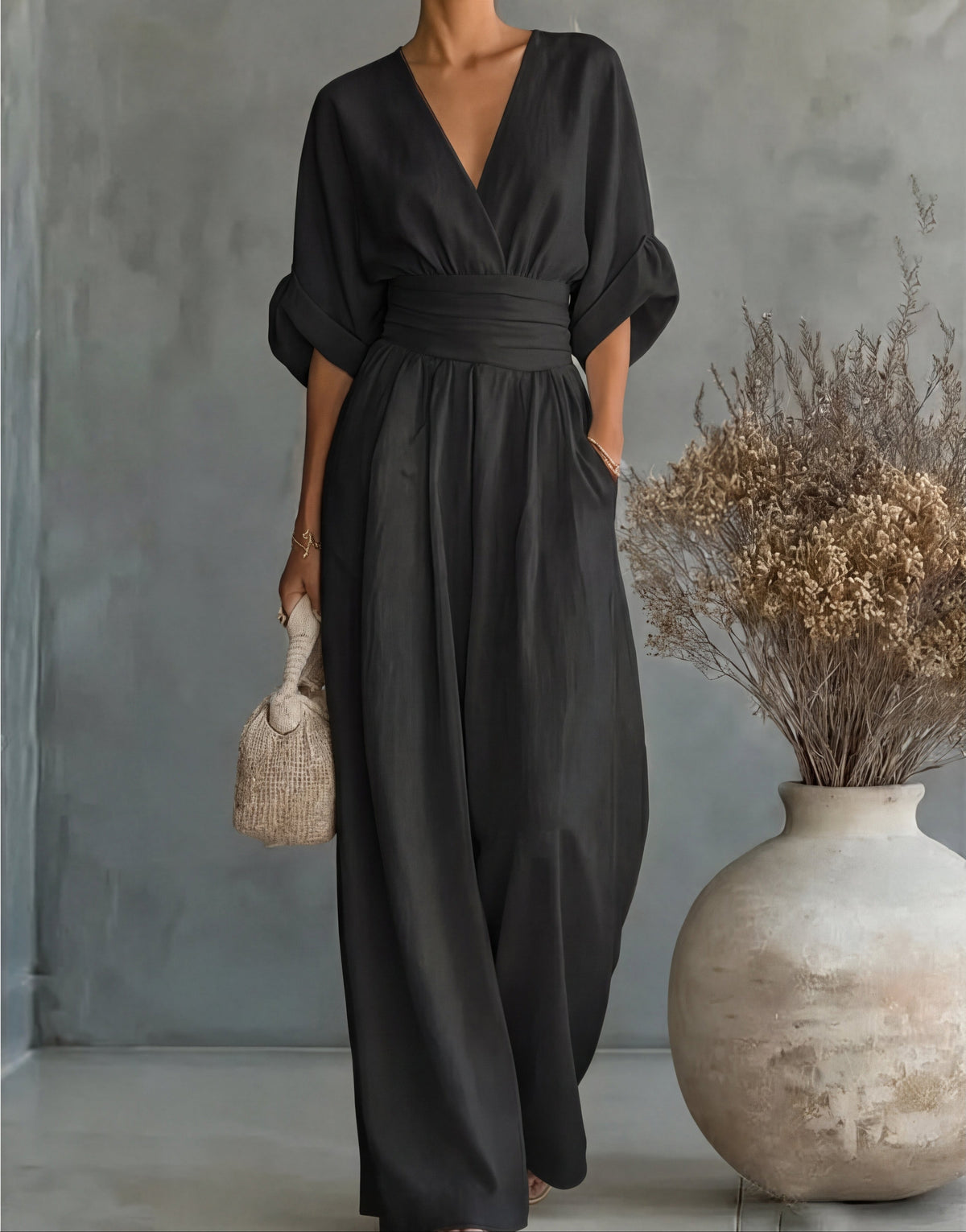 Daniela - Mono elegante con scollatura a V e gamba larga