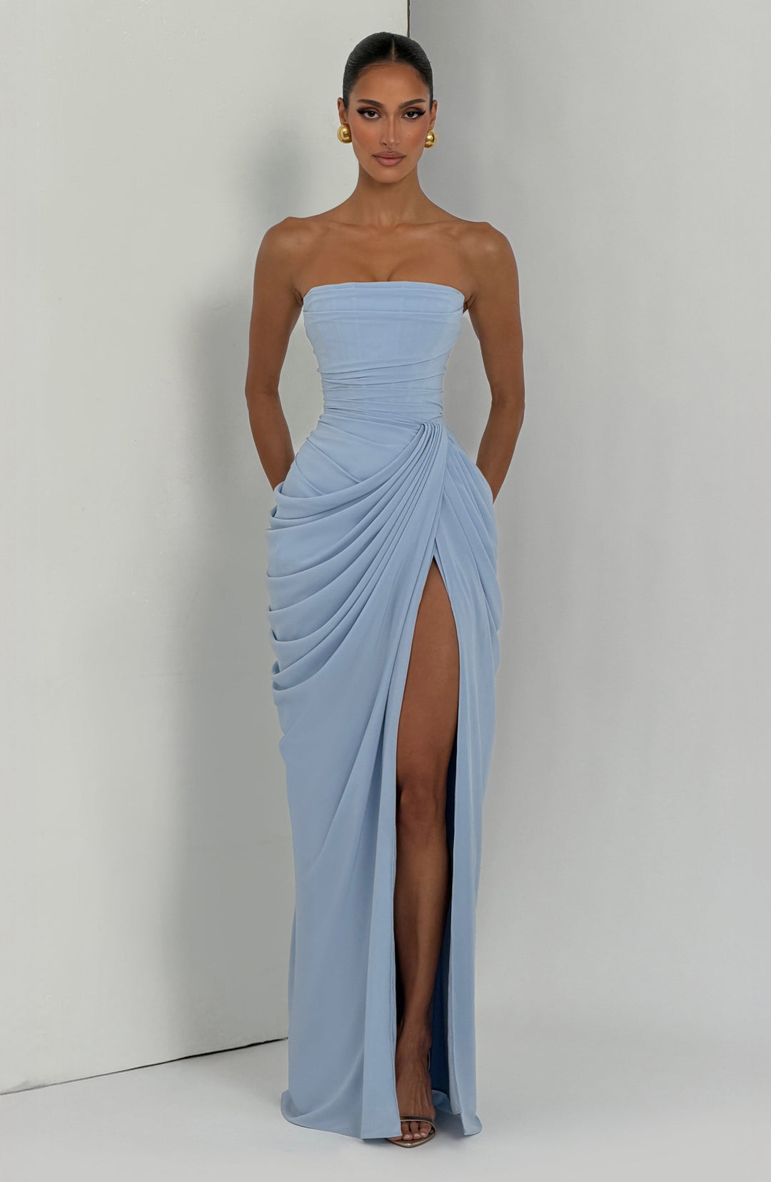 SKY - Eleganza scultorea che definisce la tua figura per Donna