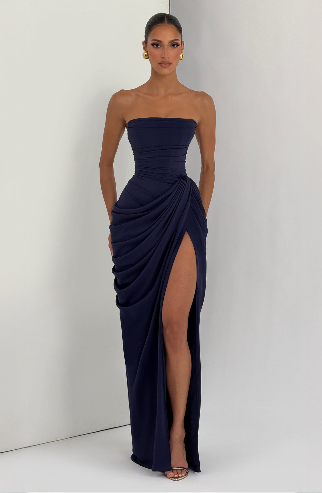 SKY - Eleganza scultorea che definisce la tua figura per Donna
