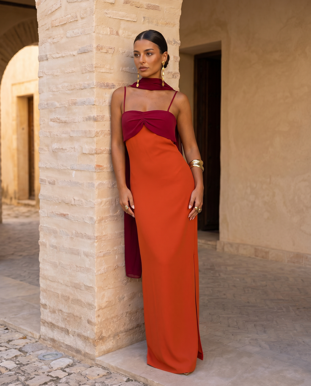 Zahara | Vestito arancione con scollatura rossa
