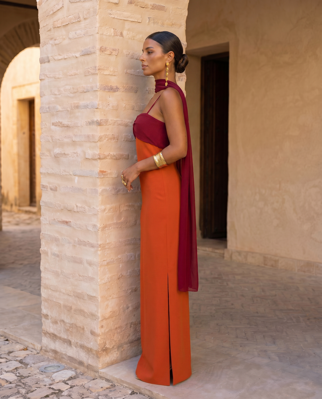 Zahara | Vestito arancione con scollatura rossa